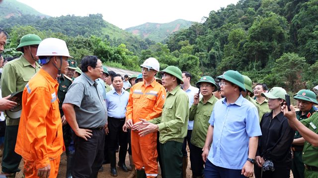Dòng điện hồi sinh trên mảnh đất Điện Biên sau cơn lũ dữ