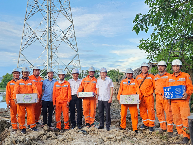 Điện lực Nông Cống (PC Thanh Hóa) cùng góp phần “vượt nắng, thắng mưa” hoàn thành đường dây 500kV mạch 3 Quảng Trạch – Phố Nối