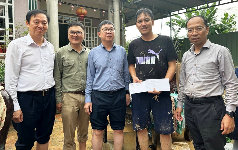 Tổng giám đốc và Chủ tịch Công đoàn EVNNPT thăm hỏi, động viên các đơn vị bị ảnh hưởng thiên tai tại tỉnh Khánh Hòa