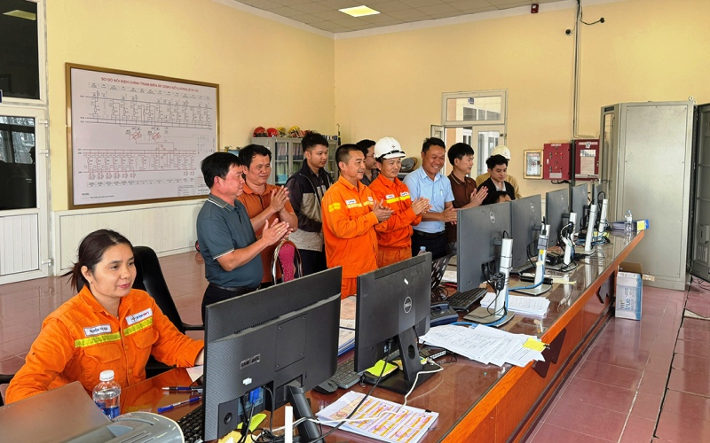 Đóng điện dự án đường dây 220kV phục vụ nhập khẩu điện từ Lào về Việt Nam