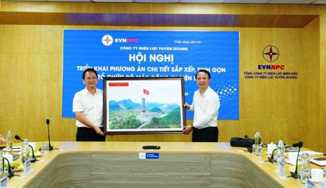 Hội nghị triển khai phương án chi tiết sắp xếp, tinh gọn tổ chức bộ máy Công ty Điện lực tại tỉnh Tuyên Quang