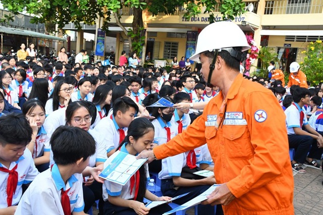 EVNSPC: Tăng cường thực hành tiết kiệm điện tại nơi làm việc