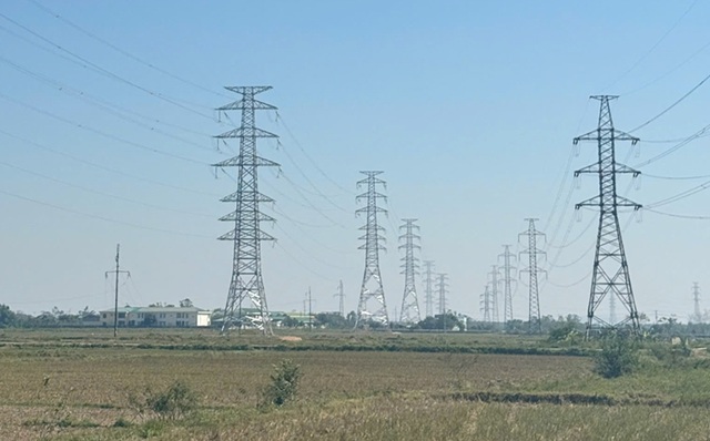 Đóng điện đường dây 220kV Đô Lương – Nam Cấm