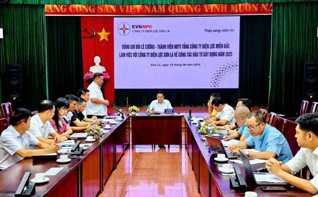 EVNNPC làm việc với Công ty Điện lực Sơn La về công tác đầu tư xây dựng năm 2025