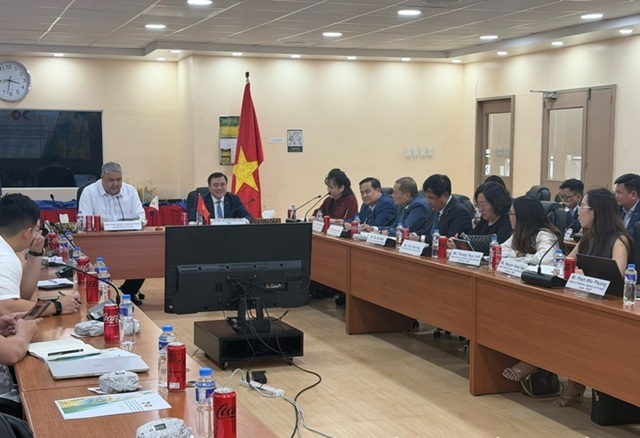Đoàn công tác liên ngành Việt Nam làm việc tại Philippines về thương mại gạo