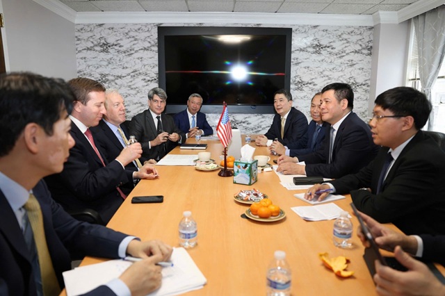 Bộ trưởng Nguyễn Hồng Diên làm việc với Hội đồng Kinh doanh Hoa Kỳ - ASEAN (USABC), Hiệp hội Dệt may, Giày dép Hoa Kỳ (AAFA) và các doanh nghiệp thành viên