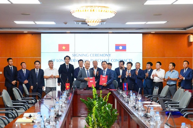 Doanh nghiệp Việt Nam - Lào ký kết hợp đồng mua bán than dài hạn