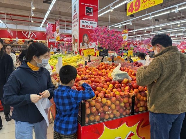 Tết 2026: Người Việt chi tiêu tiết chế, mua sắm ngày càng thực tế