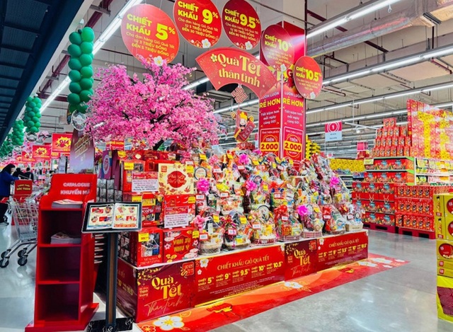 Chợ Tết không 'sốt giá', siêu thị giữ nhịp đầu năm