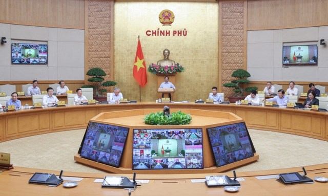 Thống đốc NHNN nhìn thẳng việc tiền ‘chảy' mạnh vào bất động sản và chứng khoán