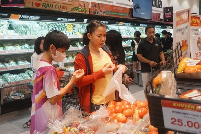 TPHCM tăng nguồn cung, chủ động kiểm soát thị trường trước kỳ tăng lương