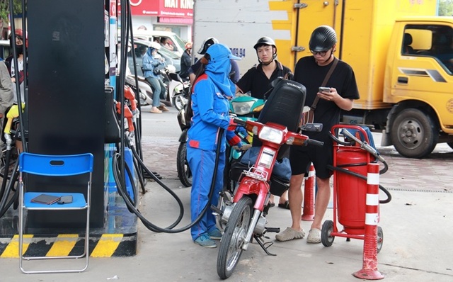 Giá xăng dầu hôm nay 26/1/2026: Tiếp tục tăng mạnh