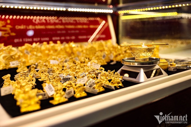 Giá vàng hôm nay 29/10/2025: Vàng thế giới mất 16 triệu/lượng, SJC giảm đến khi nào? Giá vàng hôm nay 29/10/2025: Vàng thế giới mất 16 triệu/lượng, SJC giảm đến khi nào?