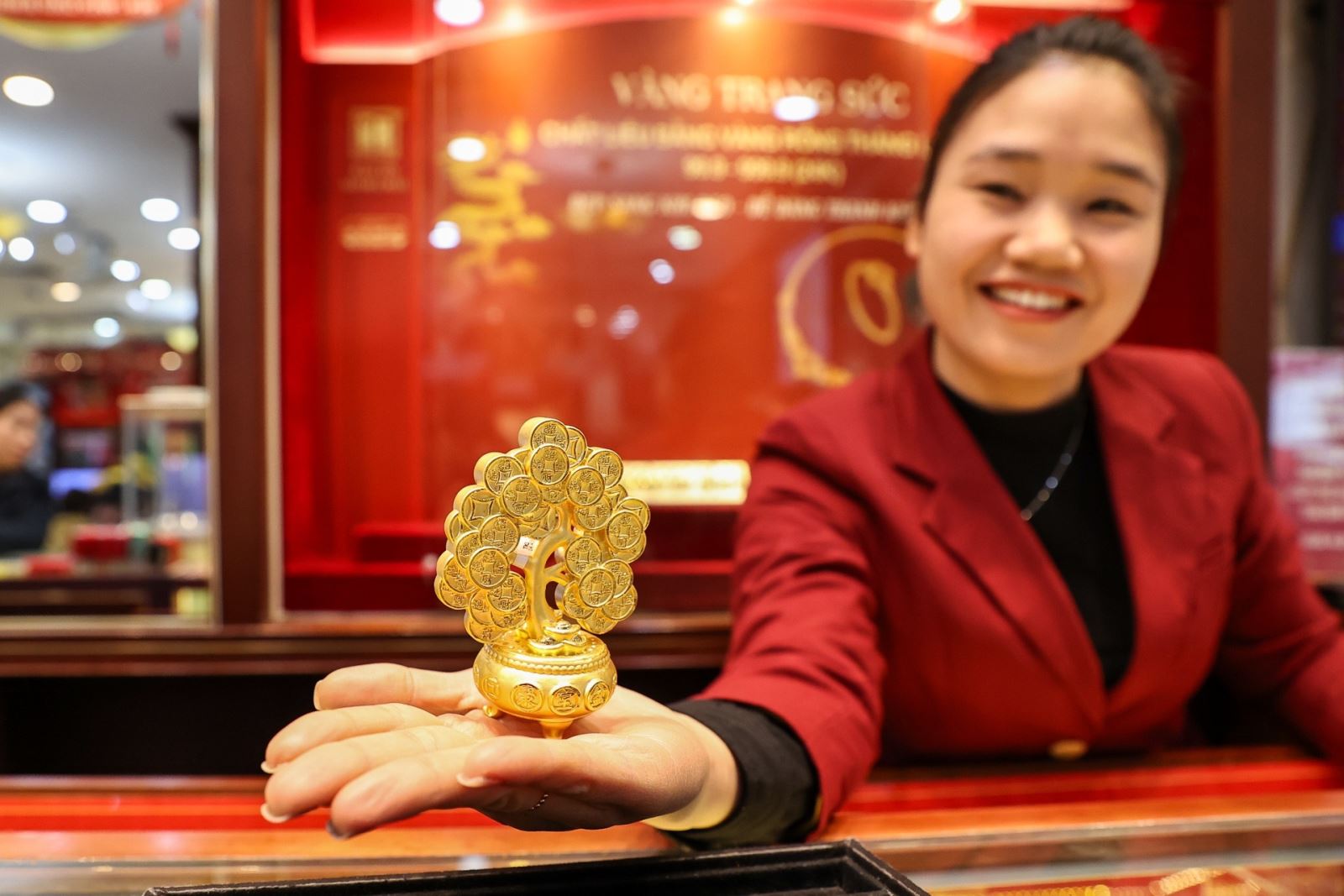 Giá vàng hôm nay 21/10/2025: SJC vọt tăng hơn 3 triệu đồng/lượng