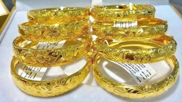 Giá vàng xuống dưới ngưỡng 4.000 USD/ounce sau đợt tăng nóng