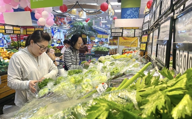 Mùng 6 Tết Bính Ngọ: Thị trường hàng hóa trở lại trạng thái bình thường