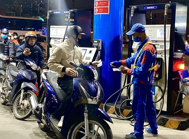 Giá xăng dầu hôm nay 24/2/2026: Tăng lên mức cao nhất trong 6 tháng