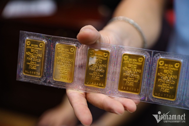Giá vàng hôm nay 2/11/2025: Giảm gần 4 triệu đồng/lượng, ‘lướt sóng’ lỗ nặng