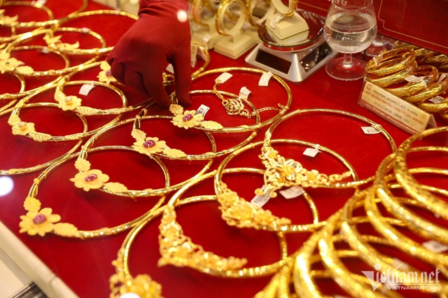 Giá vàng hôm nay 7/11/2025 tăng trở lại, SJC lại cao chót vót