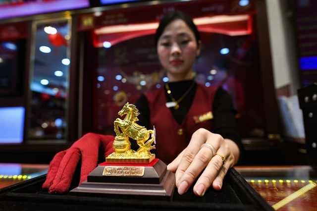 Giá vàng hôm nay 7/4/2026: Biến động mạnh, vàng SJC và nhẫn vẫn trượt dài