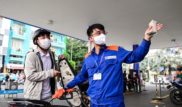 Giá xăng dầu hôm nay 28/8: Thế giới đảo chiều tăng, trong nước có giá mới