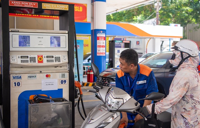 Giá xăng dầu hôm nay 15/10: Thế giới đi xuống, trong nước chiều nay điều chỉnh