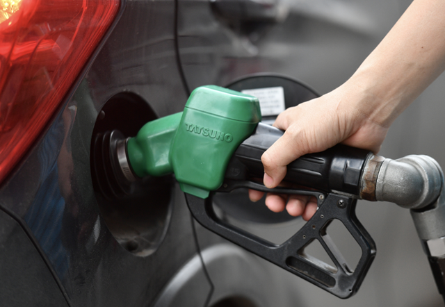 Giá xăng dầu hôm nay 27/4: Dầu thế giới tăng nhanh, trong nước giá thấp