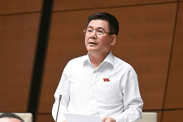 Bộ trưởng Nguyễn Hồng Diên giải trình các nhóm vấn đề đại biểu Quốc hội quan tâm liên quan đến lĩnh vực quản lý ngành Công Thương