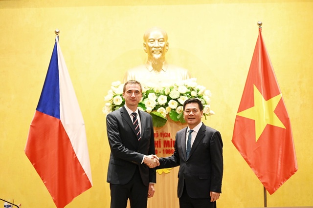 Bộ trưởng Nguyễn Hồng Diên tiếp và làm việc với Bộ trưởng Bộ Công Thương Cộng hòa Séc