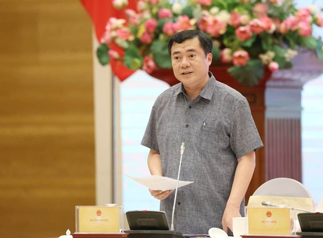 Thứ trưởng Nguyễn Sinh Nhật Tân trả lời tại Họp báo Chính phủ tháng 8/2025