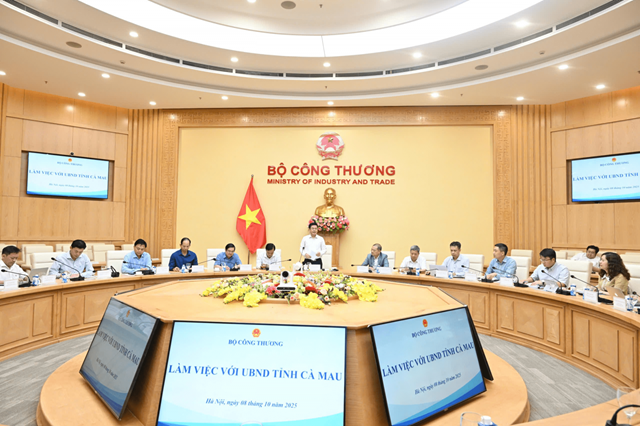 Bộ trưởng Nguyễn Hồng Diên làm việc với Lãnh đạo tỉnh Cà Mau