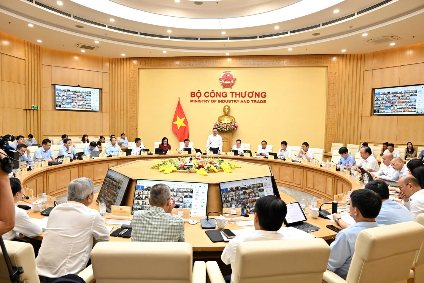 Bộ Công Thương giao ban triển khai nhiệm vụ 6 tháng cuối năm 2026