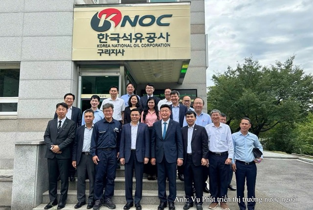 Bộ trưởng Lê Mạnh Hùng thăm và làm việc tại Kho dự trữ dầu cơ sở Guri của Tập đoàn Dầu khí Quốc gia Hàn Quốc