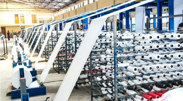Long An ưu tiên phát triển sản phẩm CNHT ngành dệt may và da giày