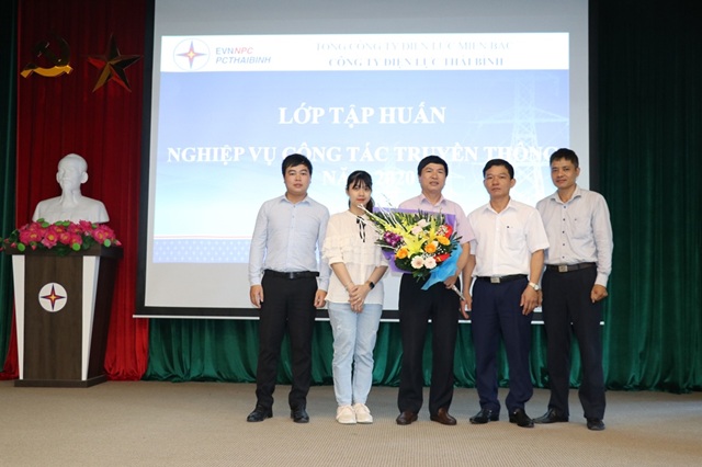 Vững tin vượt qua khó khăn để Tạp chí tiếp tục phát triển