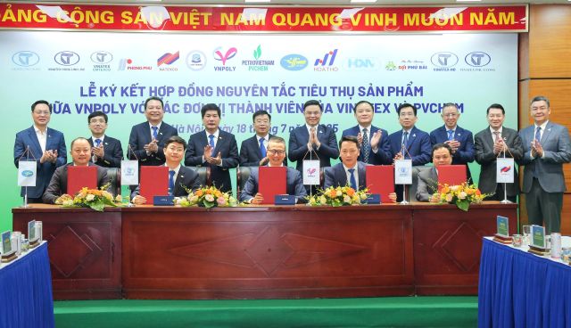 Vinatex và Petrovietnam hợp tác xây dựng chuỗi cung ứng “Hóa chất – xơ sợi – dệt may”