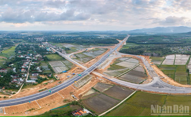 Thông xe khai thác cao tốc đoạn Quảng Ngãi-Hoài Nhơn vào trưa 29/4