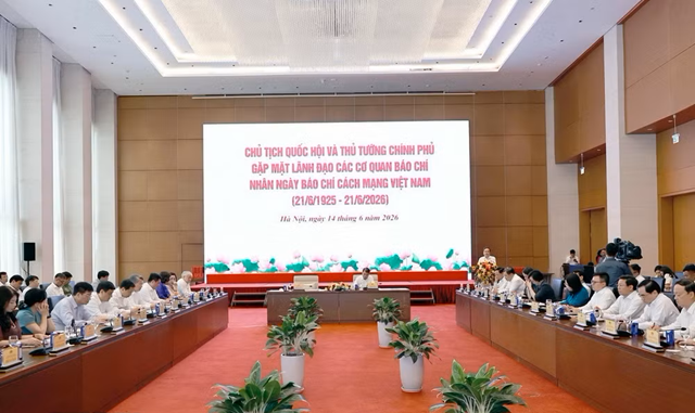 Thủ tướng Chính phủ và Chủ tịch Quốc hội gặp mặt lãnh đạo các cơ quan báo chí