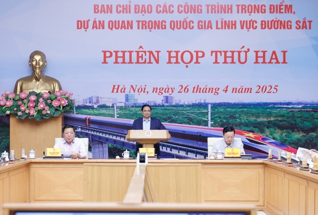 Thủ tướng: Khẩn trương trình Quốc hội các cơ chế đặc thù thống nhất cho tất cả các dự án đường sắt