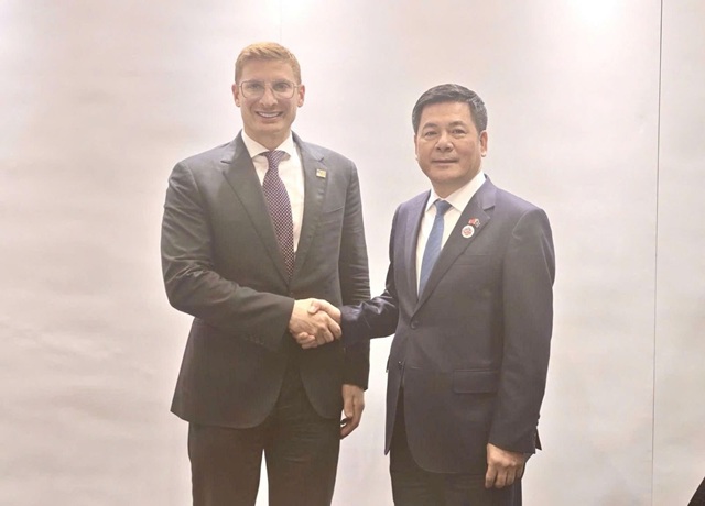 Bộ trưởng Nguyễn Hồng Diên làm việc với Thứ trưởng Ngoại giao Hoa Kỳ Bộ trưởng Nguyễn Hồng Diên làm việc với Thứ trưởng Ngoại giao Hoa Kỳ