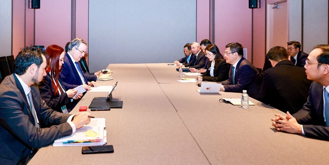 Bộ trưởng Nguyễn Hồng Diên làm việc song phương với Bộ trưởng Kinh tế Mê-xi-cô Bộ trưởng Nguyễn Hồng Diên làm việc song phương với Bộ trưởng Kinh tế Mê-xi-cô