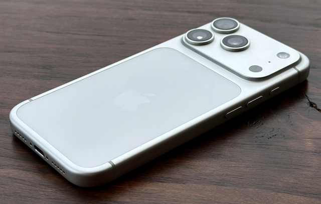 iPhone 18 Pro Max sẽ dùng khung nhôm hay titan?