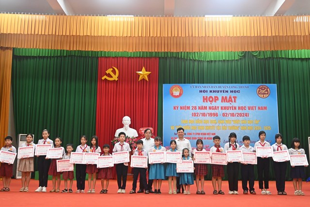 Vedan Việt Nam trao tặng học bổng cho học sinh nghèo hiếu học của tỉnh Đồng Nai và Bà Rịa Vũng Tàu 