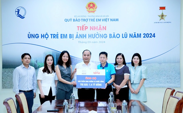 Nestlé hỗ trợ sản phẩm thực phẩm và dinh dưỡng cho các tỉnh thành bị ảnh hưởng bởi bão lũ