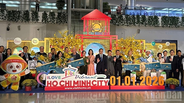 Thành phố Hồ Chí Minh đón đoàn khách “xông đất” đầu năm 2026
