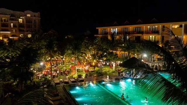 Buffet treo: Câu chuyện văn hóa độc đáo tái hiện giữa lòng Phố cổ Hội An