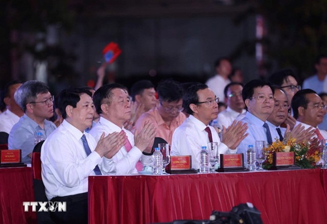 Lãnh đạo Đảng, Nhà nước dự Cầu truyền hình “Vang mãi khúc khải hoàn”