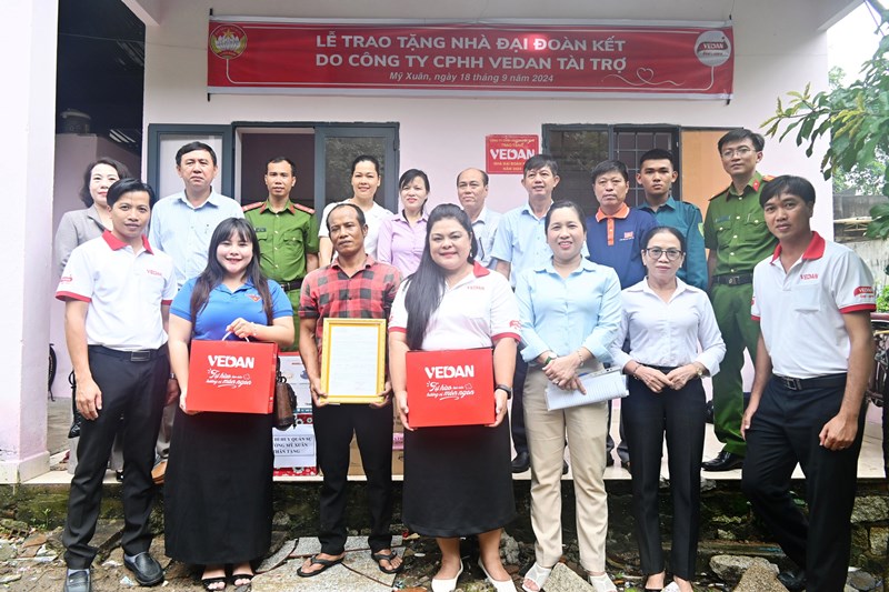 Vedan Việt Nam trao học bổng cho học sinh huyện Nhơn Trạch (tỉnh Đồng Nai) và trao tặng nhà Đại đoàn kết tại phường Mỹ Xuân (tỉnh Bà Rịa Vũng Tàu)