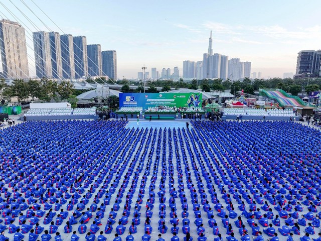  60.000 học sinh lập kỷ lục kép Việt Nam và thế giới với màn đồng diễn võ nhạc Vovinam ấn tượng
