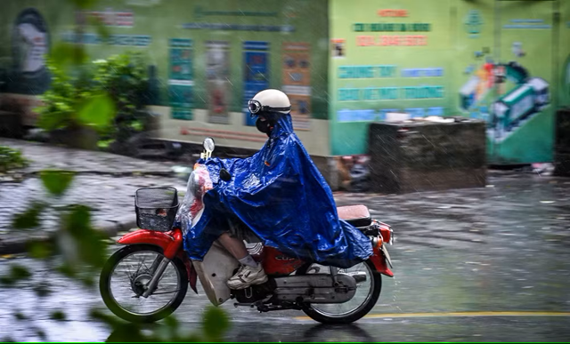Thời tiết ngày 16/6: Bắc Bộ mưa lớn, giảm nhiệt; Trung Bộ duy trì nắng nóng gay gắt